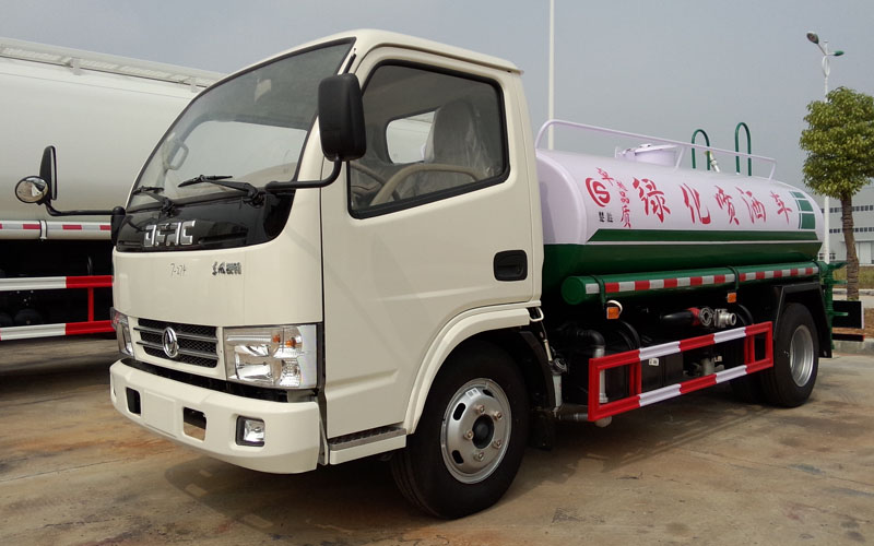 東風(fēng)小多利卡5方灑水車